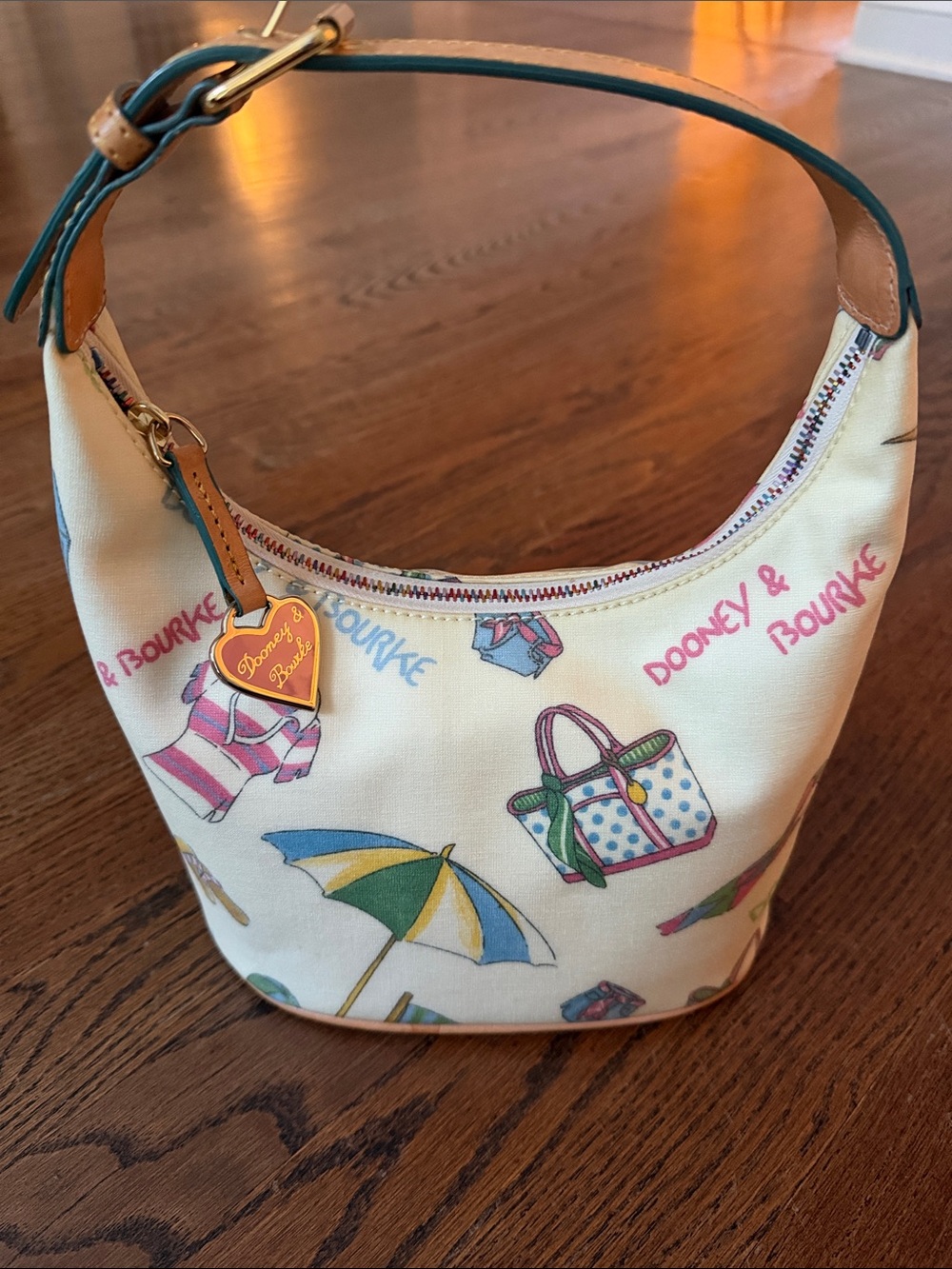 Vintage Dooney & Bourke Cream Printed Hobo purse with Beach Motif print